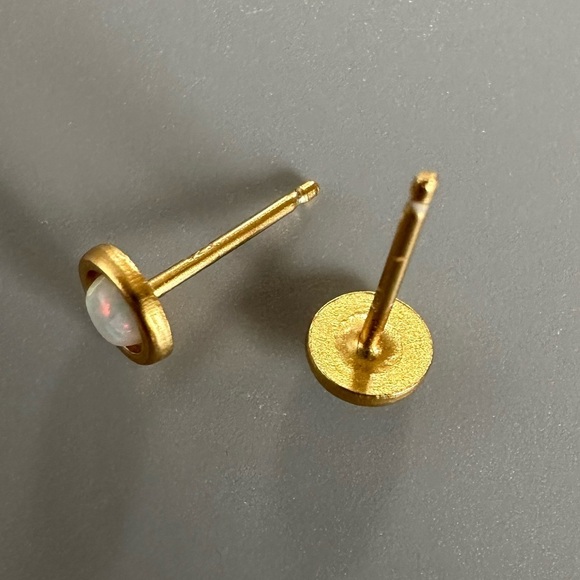 14K Gold Vermeil Opal Tiny Round Studs 3mm - Picture 9 of 13